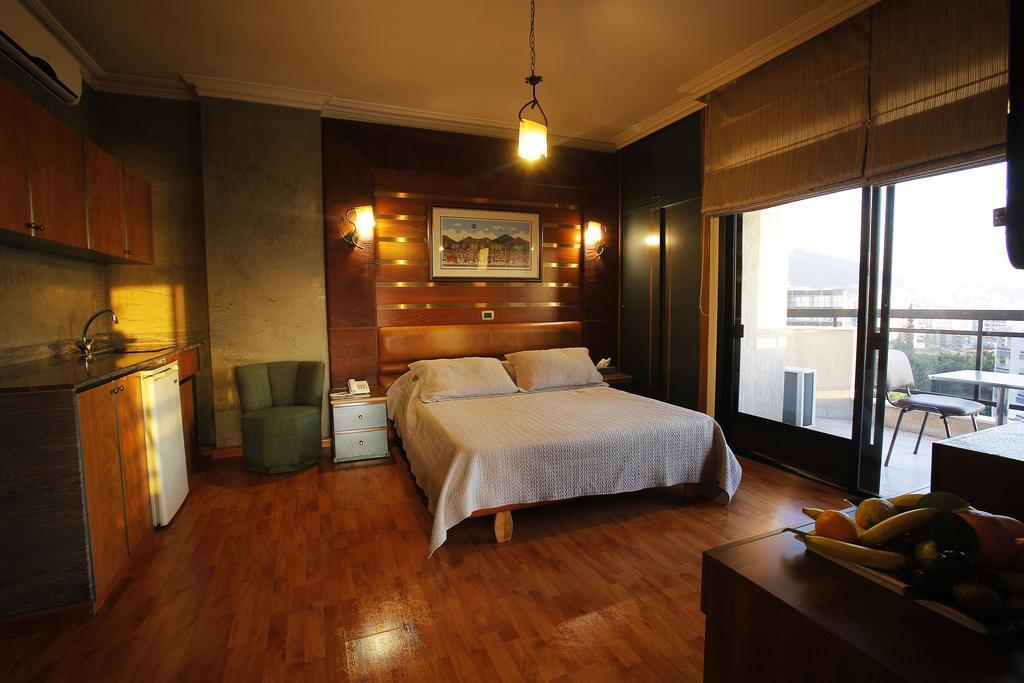 Camelot Hotel Jounieh Eksteriør billede