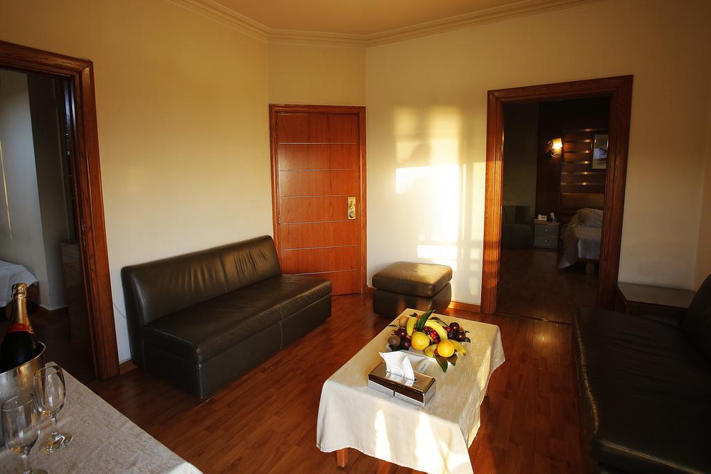 Camelot Hotel Jounieh Eksteriør billede