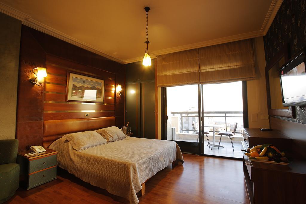 Camelot Hotel Jounieh Eksteriør billede