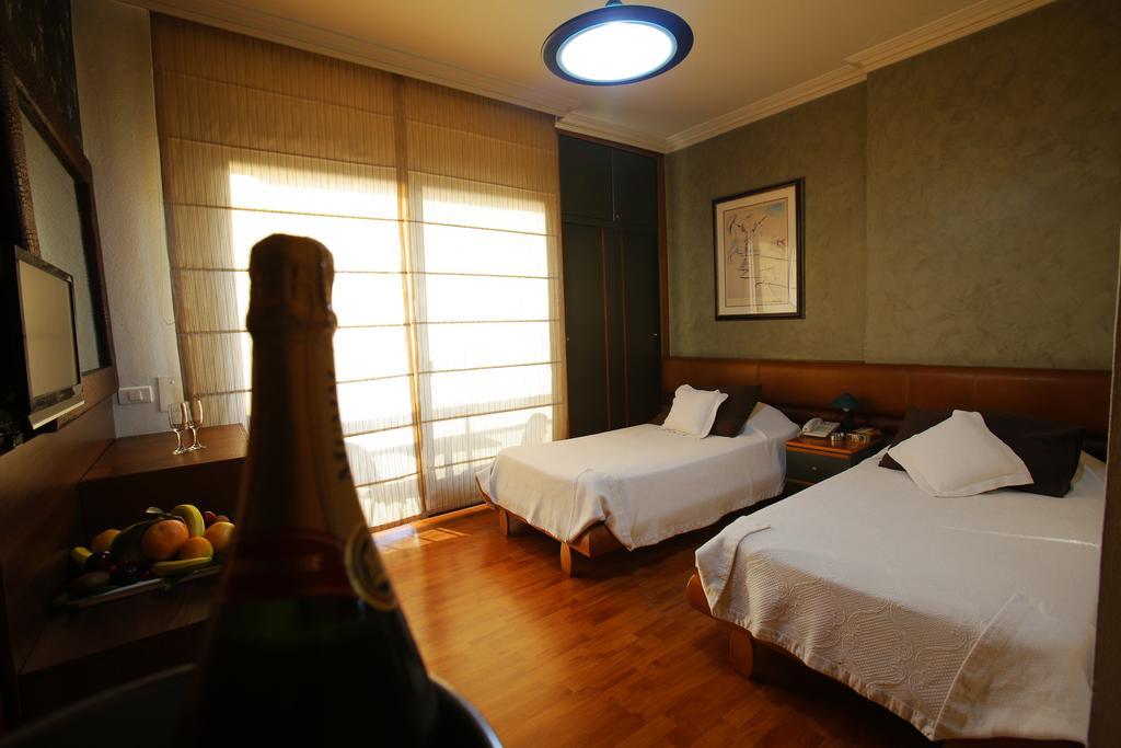 Camelot Hotel Jounieh Eksteriør billede